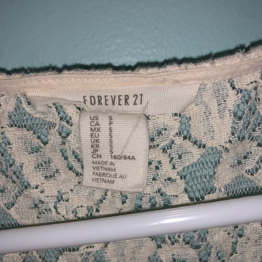 **Oatmeal lace dress - Picture 2 of 2